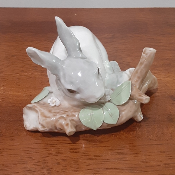 Lladro Rabbit #4773 - Picture 4 of 4